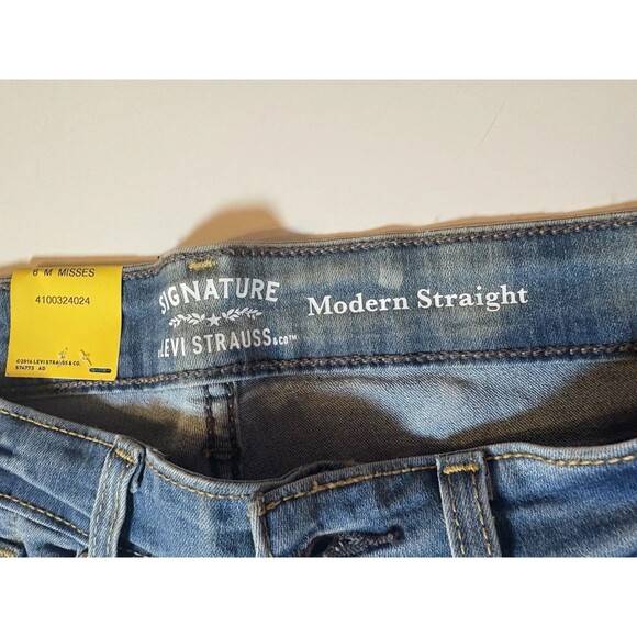 NWT Levi Strauss Women’s Simply Stretch Straight Leg Jeans Size 8 Blue Mid Rise - Picture 10 of 12